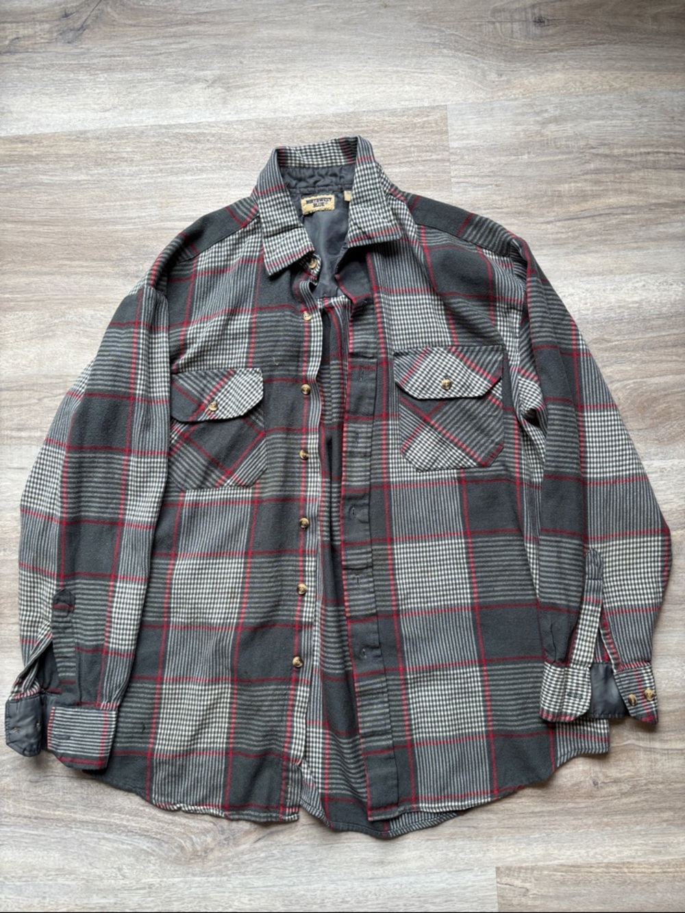Northwest Blue Medium Men's Gray & Red Plaid Button-Down Shirt